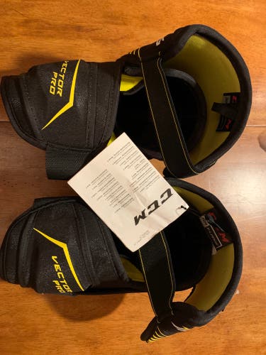 New Extra Large CCM  Tacks Elbow Pads