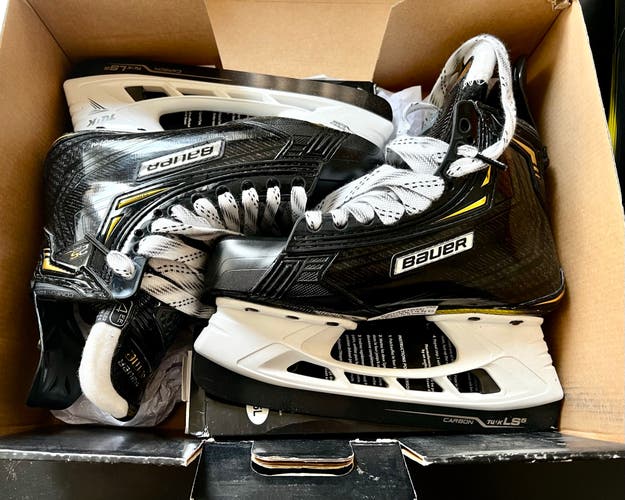 NEW Junior Bauer Supreme 2S Pro Size 4EE (Wide) Hockey Skates(US Shoe Size 5 Wide)