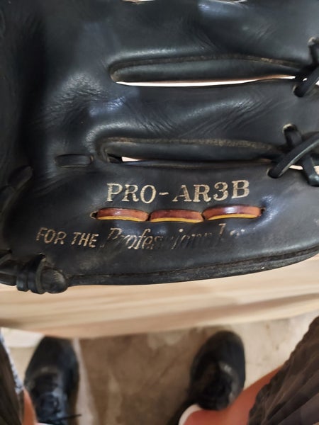 Used Rawlings Right Hand Throw Infield Heart of the Hide Baseball Glove 11.75"