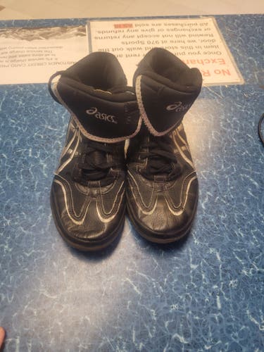 ASICS Wrestling Shoes (Size 7.5)