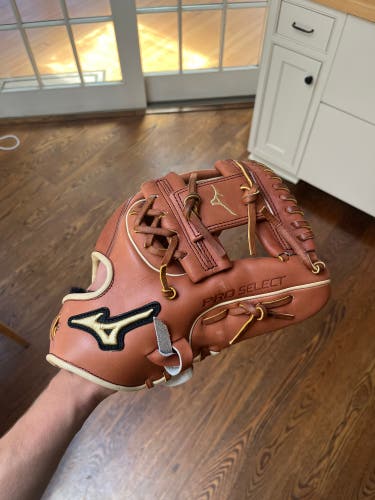 Mizuno Pro Select 11.5” Baseball Glove