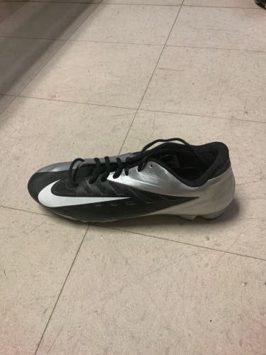 Unisex Size 14 (Women's 15) Nike Football Cleats