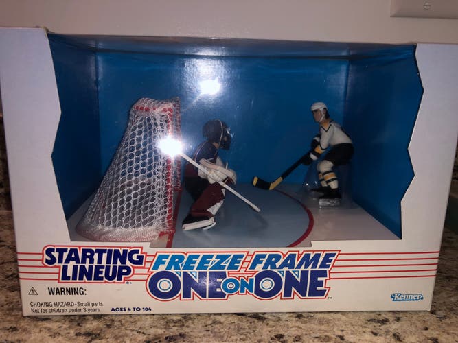 1997 COLORADO AVALANCHE PATRICK ROY/ PITTSBURGH PENGUINS JAROMIR JAGR Starting Lineup Freeze Frame