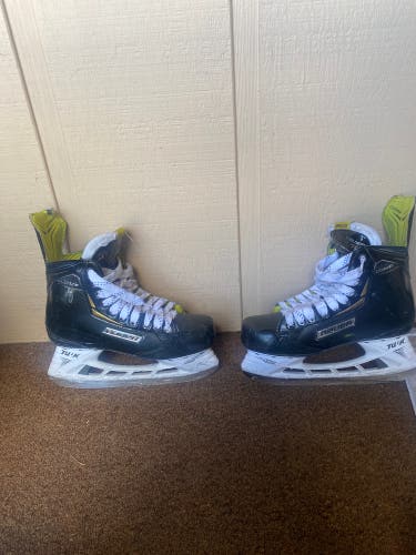 Used Bauer Regular Width  Size 8 Supreme Comp Hockey Skates