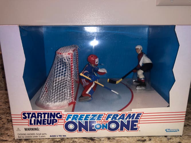 1997 NEW YORK RANGERS MIKE RICHTER/ COLORADO AVALANCHE JOE SAKIC Starting Lineup 1 ON 1 Freeze Frame