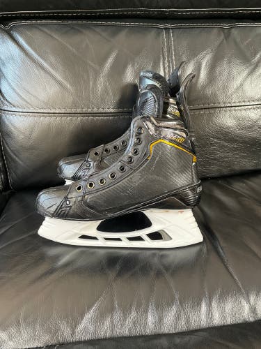 Used Bauer Extra Wide (EE) Width Pro Stock Size 7 Supreme UltraSonic Hockey Skates
