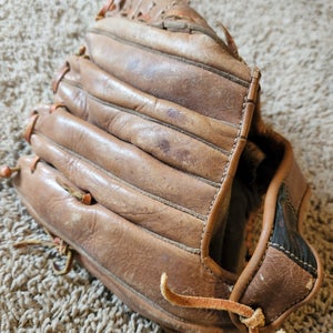 Rare Western Auto Store Revelation Baseball Glove G 1235 (RHT) 11.5"