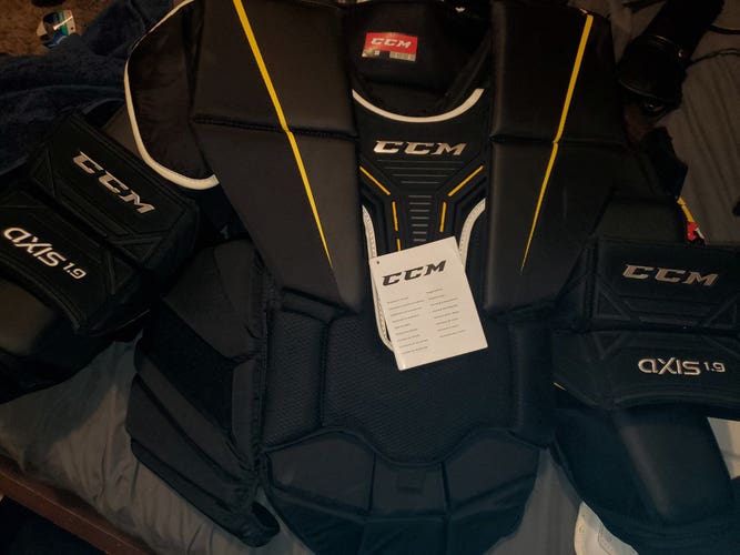 New Large CCM Axis 1.9 Goalie Chest Protector