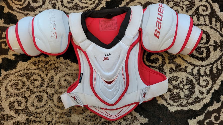 Junior Used Medium Bauer Vapor X900 Shoulder Pads