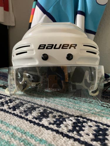 Bauer BH2100 Large White Hockey Helmet with Visor