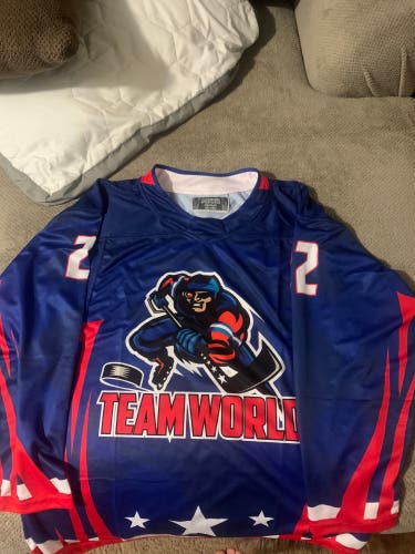 STATE WARS TEAM WORLD New Medium/Large  Jersey