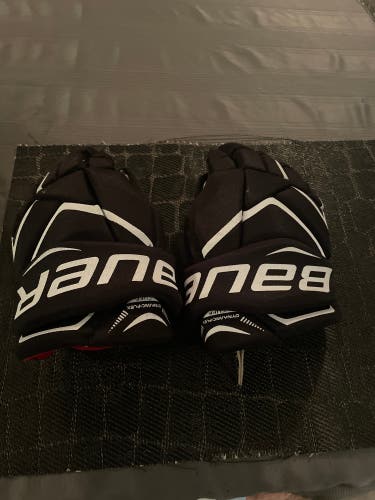 Bauer 11" Pro Stock Vapor X700 Gloves