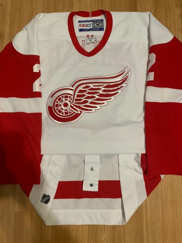 DETROIT REDWINGS CCM Hatcher AUTHENTIC NHL HOCKEY JERSEY 52 White Home
