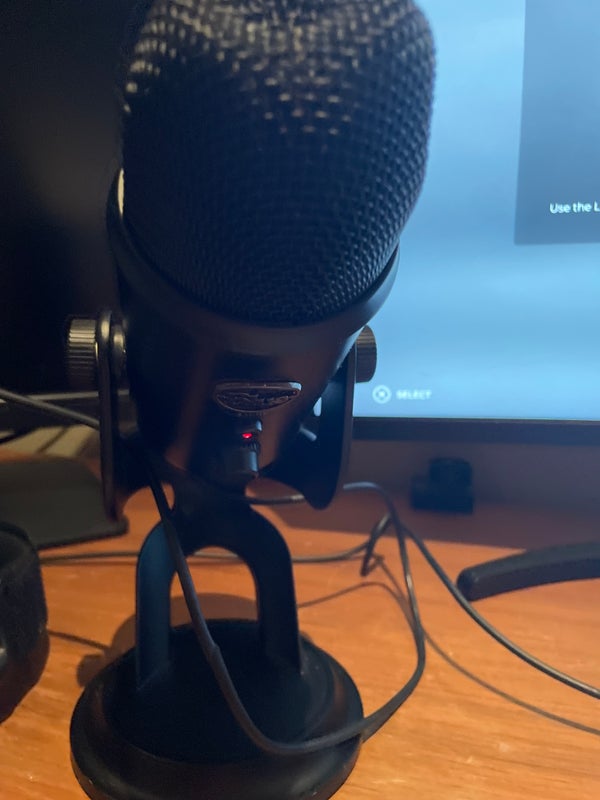Blue Yeti Mic With Wires And Great Sound