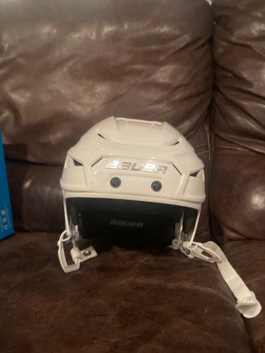 New Bauer Hyperlite Helmet small/medium