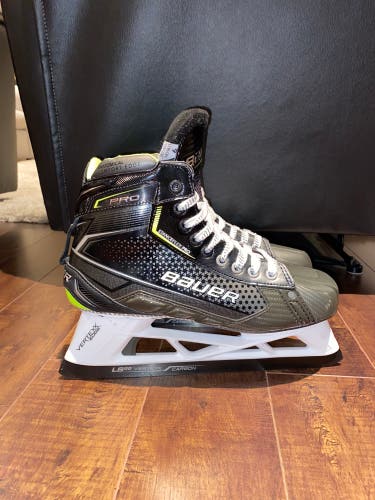 ALMOST NEW Bauer Pro Size 9 Fit 2 Goalie Skates