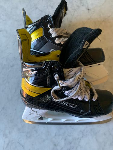 Used Bauer Extra Wide Width Size 5.5 Supreme Comp Hockey Skates