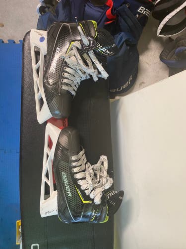 Used Bauer Regular Width Size 8.5 Pro Hockey Goalie Skates
