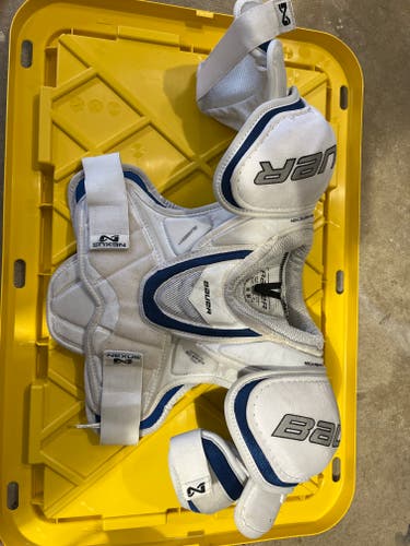 Junior Used Medium Bauer Nexus 8000 Shoulder Pads