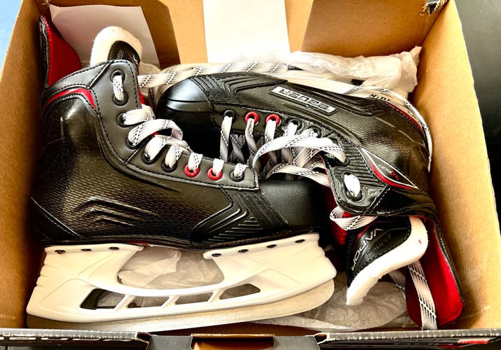 New Bauer Vapor X600 Junior Hockey Skates 5EE(US Shoe Size 6 Wide)