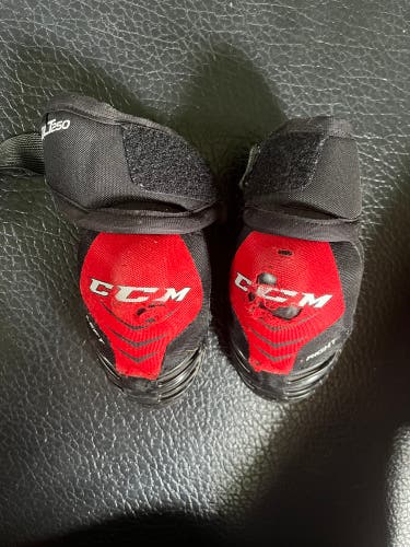 Used CCM hockey alt 250 elbow pads Youth Small
