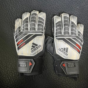 Like New Adidas predator f5 junior gloves Size 6
