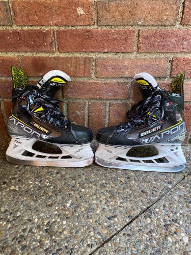 Used Bauer Extra Wide Width Size 2 Vapor 3X Hockey Skates