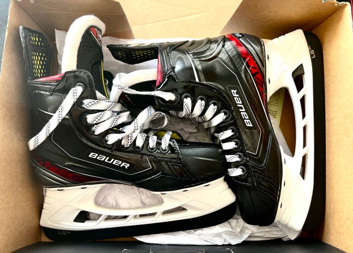 New Bauer Vapor X Shift Pro Junior Hockey Skates Size 4EE