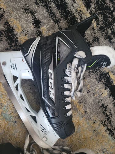Junior Used CCM Ribcor 74K Hockey Skates Regular Width Size 4
