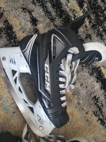 Junior Used CCM Ribcor 74K Hockey Skates Regular Width Size 4