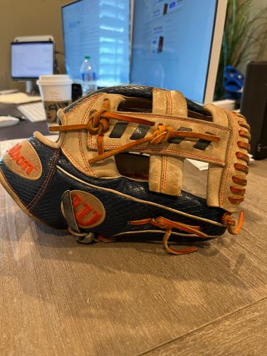 Jose Altuve A2000 Baseball Glove