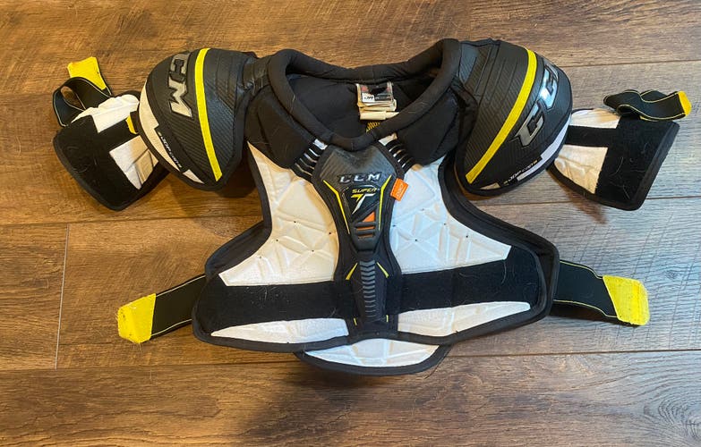 Junior Medium CCM Tacks Shoulder Pads
