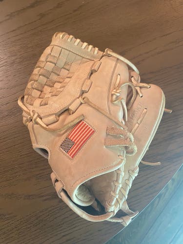 Used  Worth Outfield 12.5" Softball Glove