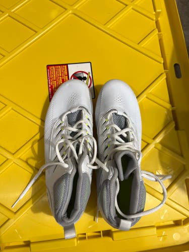 White Adult Used Men's Size 8.0 (Women's 9.0) Warrior