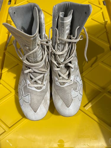 White Adult Used Size 9.0 (Women's 10) Under Armour Highlight