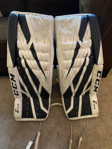 31" CCM Extreme Flex E4.9 Goalie Leg Pads