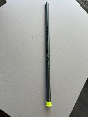 Epoch Dragonfly E30 IQ9 Gen 6 Black Ark-Mid 30 inch Lacrosse Shaft