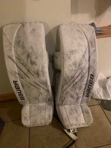 32" Bauer  Vapor 3X Goalie Leg Pads