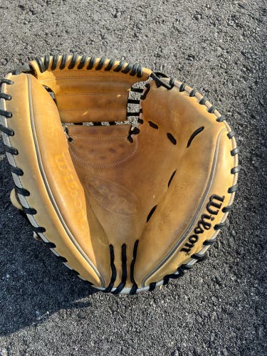 Right Hand Throw 33" A2000 Catcher's Glove