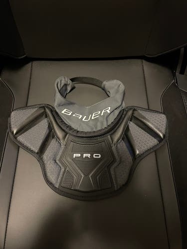 Bauer Pro Senior Goalie Neck Guard