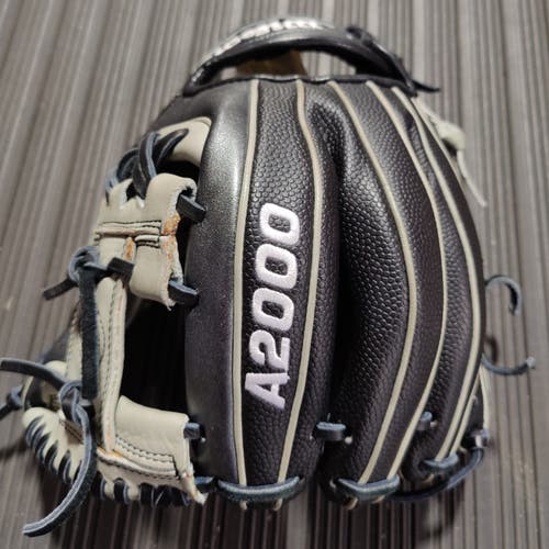 Used Wilson A2000 Glove of the Month 2015 -- 11.5" RHT