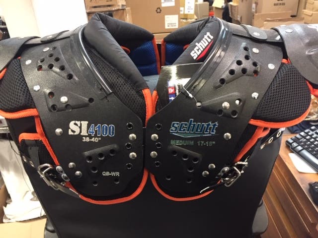 New Adult Medium Schutt SI4100 QB-WR Shoulder Pads (NO TRADES)