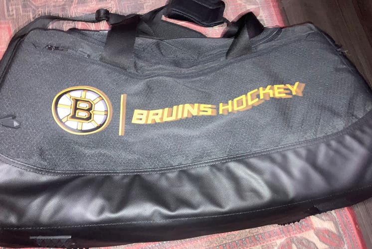 Boston Bruins team issue duffel bag