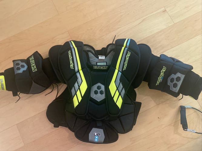 Used Medium Vaughn Velocity VE8 Int Goalie Chest Protector