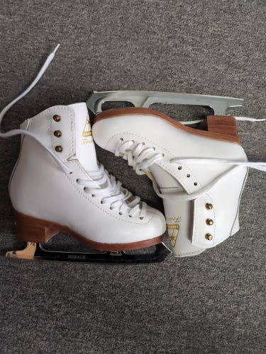 Used Jackson 2171 Figure Skates Size 1B