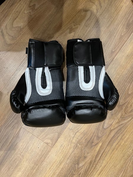 Everlast 8 Oz Pro Style Boxing Training Gloves, Black