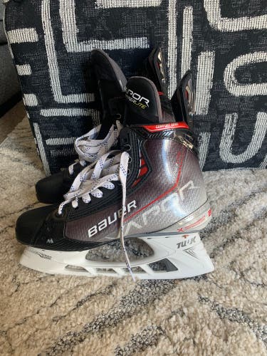 New Bauer Pro Stock Size 8 Vapor Hyperlite Hockey Skates (No Steel)