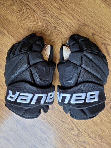 New Bauer Vapor APX2 Pro Gloves 14.5" Pro Stock