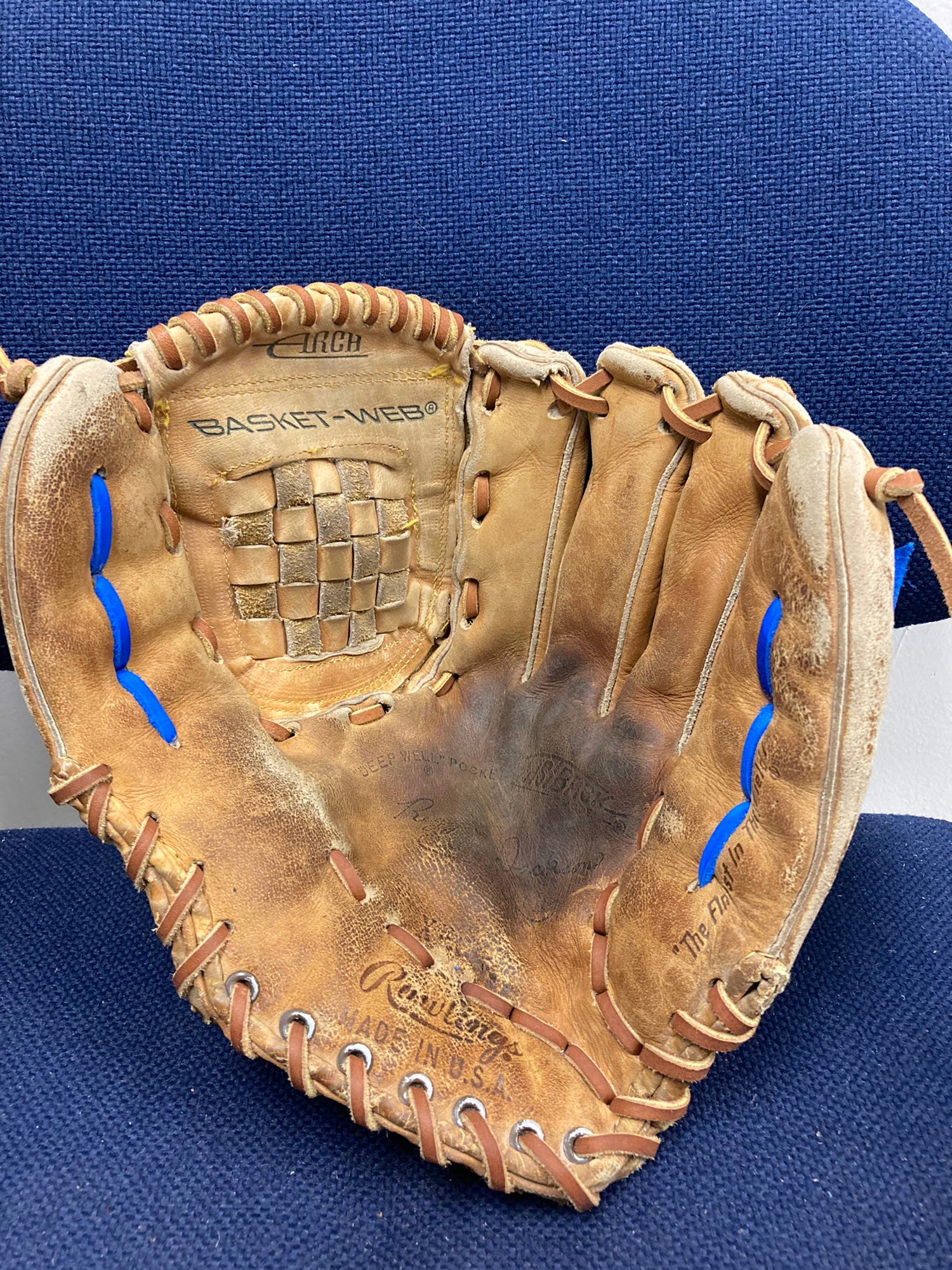 Relaced/reconditioned Rawlings 13’ Outfield Glove SidelineSwap