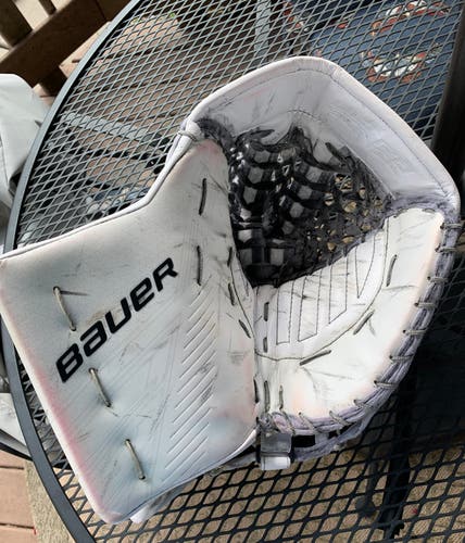Used Bauer Regular Supreme Ultrasonic Goalie Glove